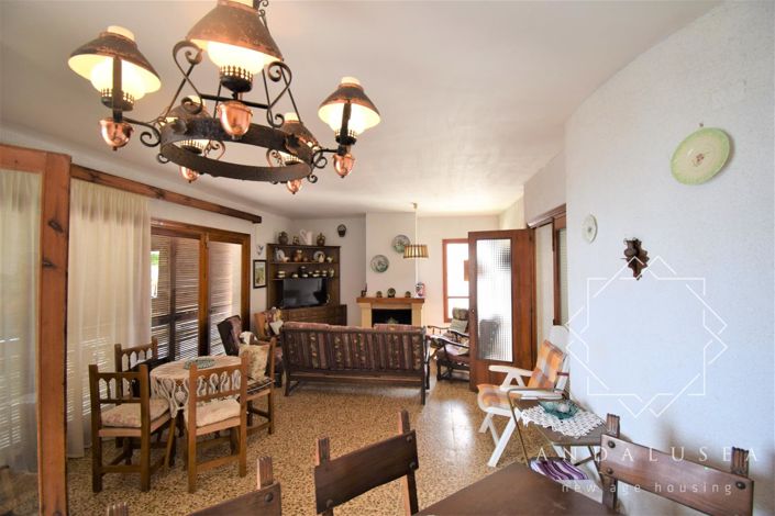 Image No.5-8 Bed Property for sale