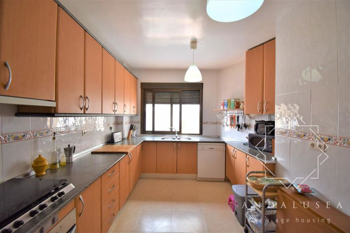 Image No.6-8 Bed Property for sale