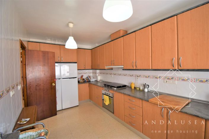 Image No.7-8 Bed Property for sale