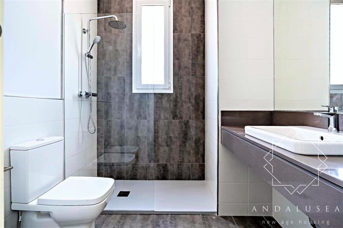 Image No.18-2 Bed Property for sale