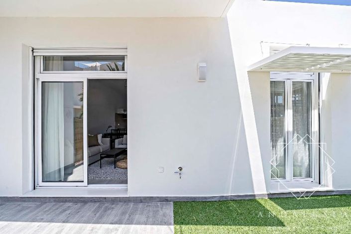 Image No.21-2 Bed Property for sale