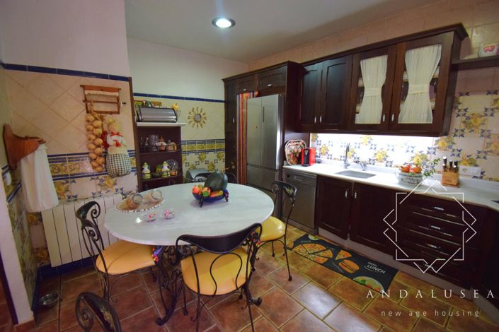 Image No.12-4 Bed Property for sale