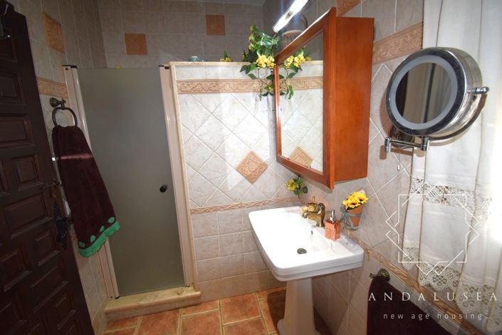 Image No.28-4 Bed Property for sale