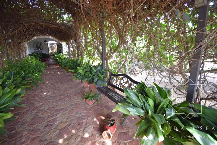 Image No.4-4 Bed Property for sale