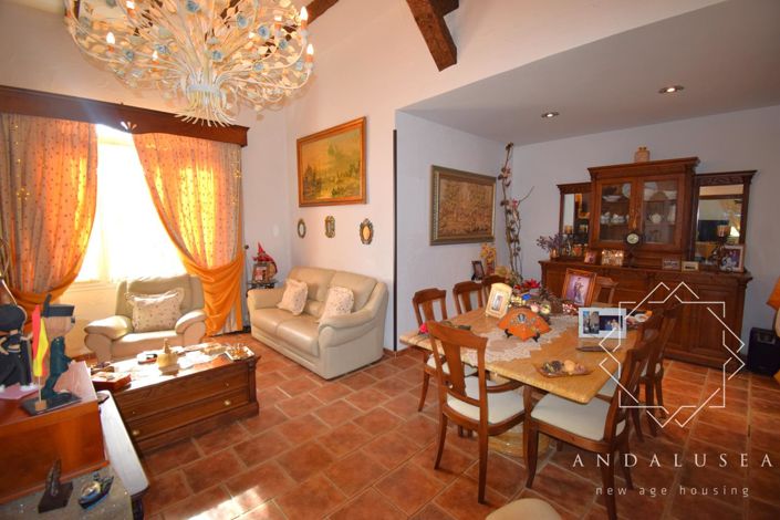 Image No.9-4 Bed Property for sale