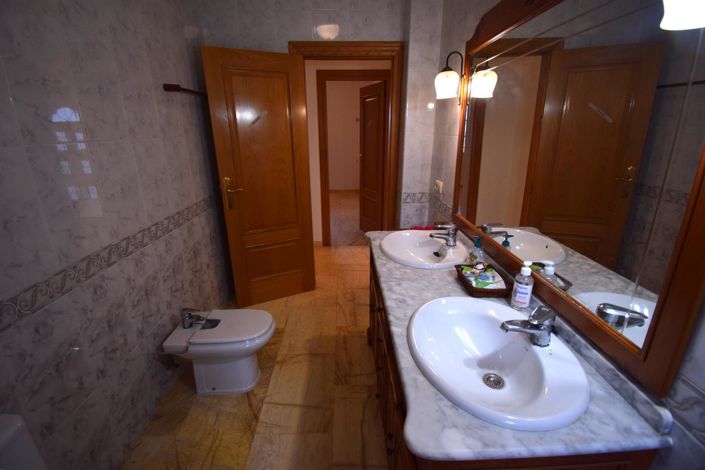 Image No.23-4 Bed Property for sale