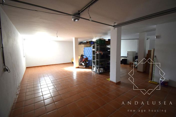 Image No.36-3 Bed Property for sale