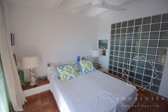 Image No.15-4 Bed Property for sale