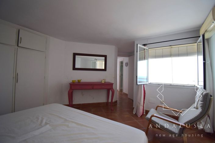 Image No.21-4 Bed Property for sale