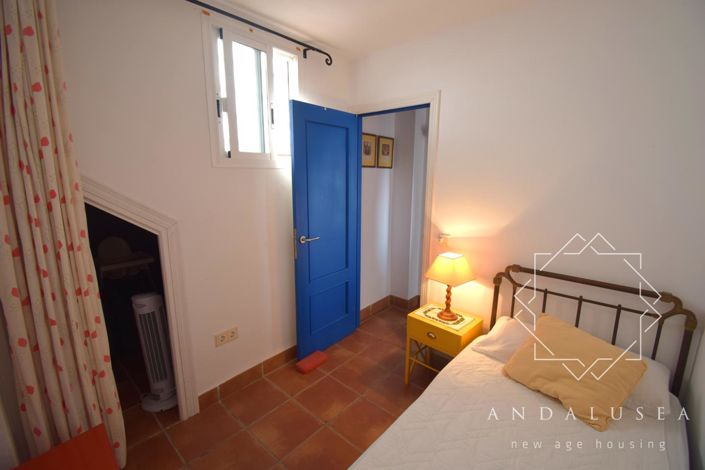 Image No.25-4 Bed Property for sale