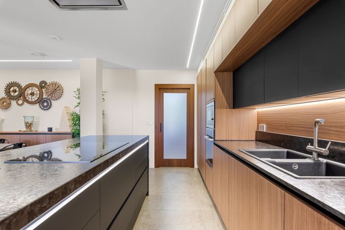 Image No.25-5 Bed Villa for sale