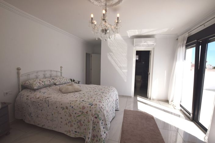 Image No.36-3 Bed Villa for sale