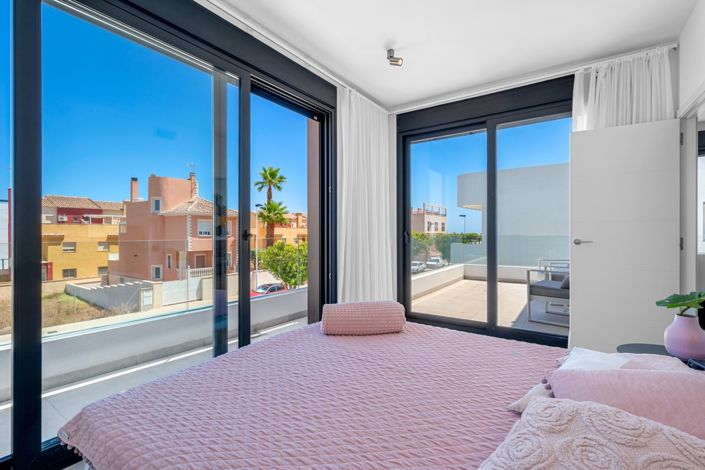 Image No.32-Villa de 4 chambres à vendre à Guardamar del Segura