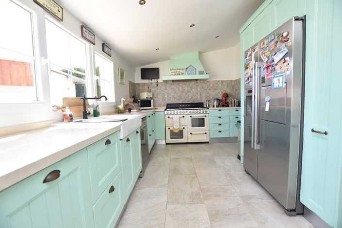 Image No.16-6 Bed Property for sale