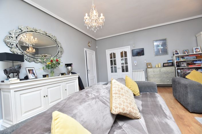 Image No.18-6 Bed Property for sale