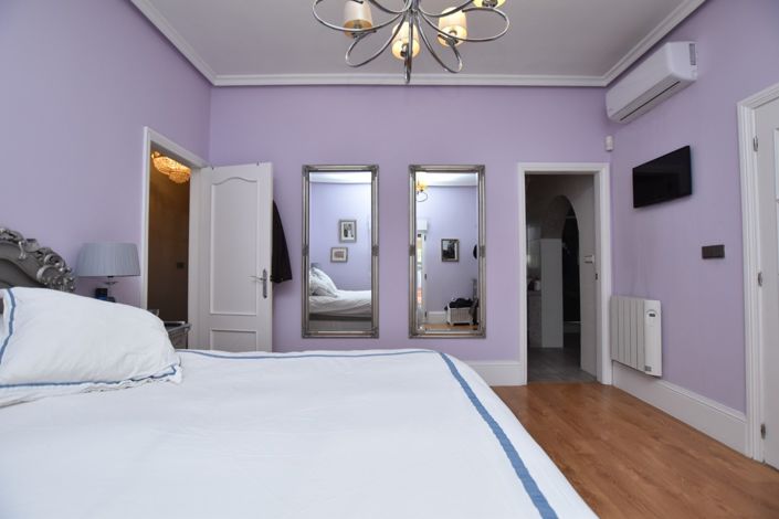 Image No.21-6 Bed Property for sale