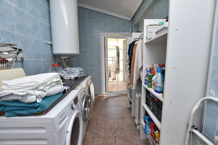 Image No.24-6 Bed Property for sale