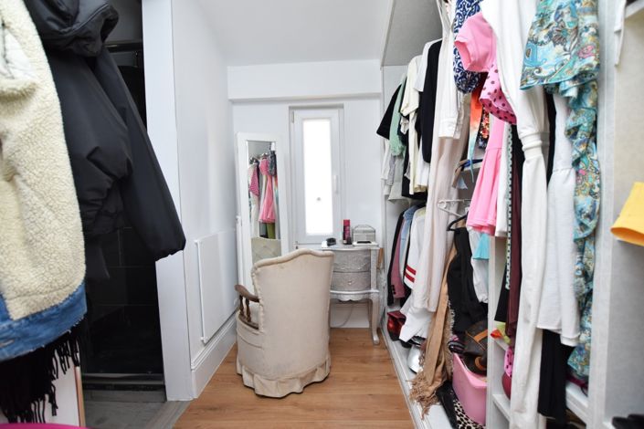 Image No.28-6 Bed Property for sale