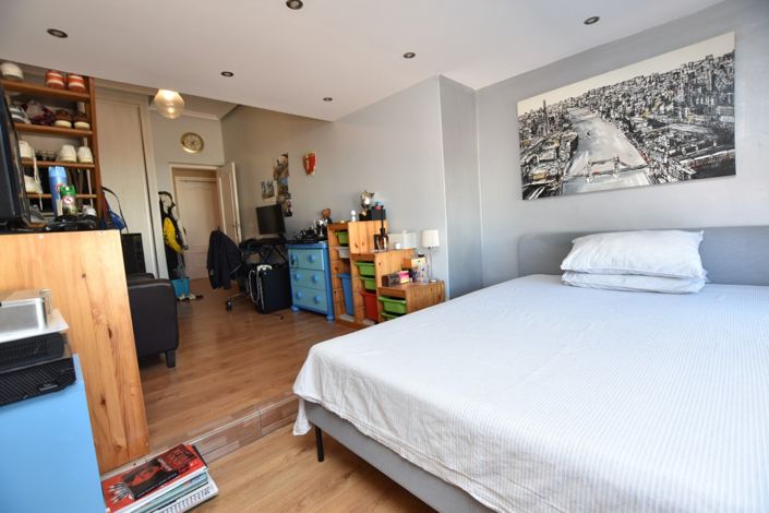 Image No.31-6 Bed Property for sale