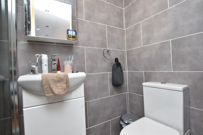 Image No.32-6 Bed Property for sale