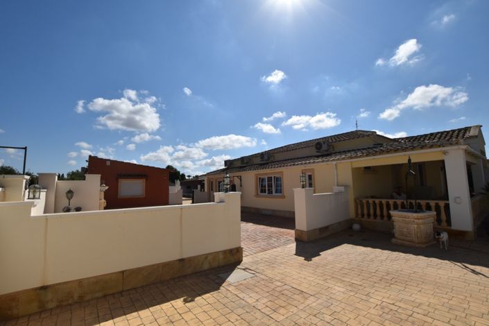 Image No.44-6 Bed Property for sale