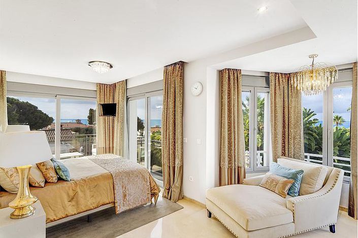 Image No.9-5 Bed Villa for sale