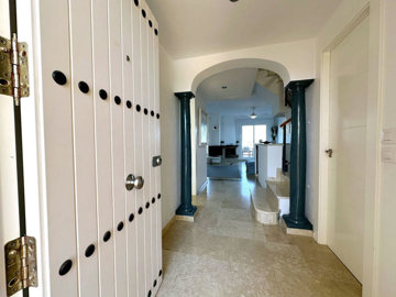 11895la-duquesamalagatownhouse10