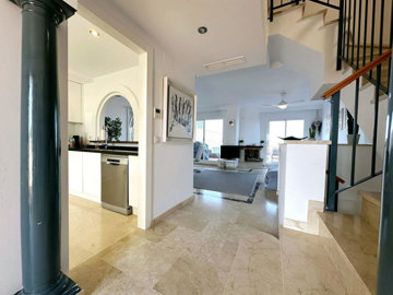 11895la-duquesamalagatownhouse13