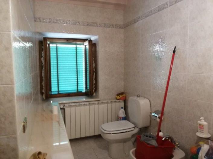 Image No.12-6 Bed House for sale