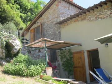 08_front-terrace-west