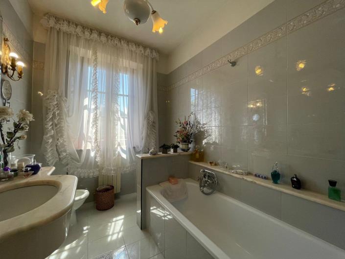 Image No.18-7 Bed Villa for sale