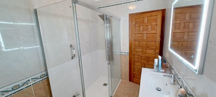 Image No.28-3 Bed Villa for sale