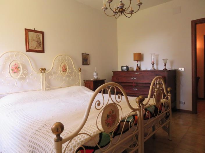 Image No.17-3 Bed House for sale