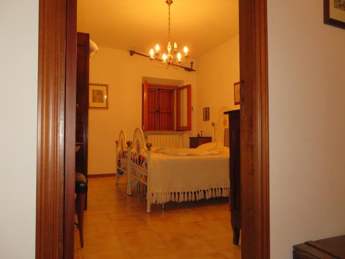 Image No.18-3 Bed House for sale