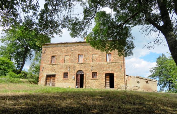 Image No.2-Maison de campagne de 4 chambres à vendre à Tolentino