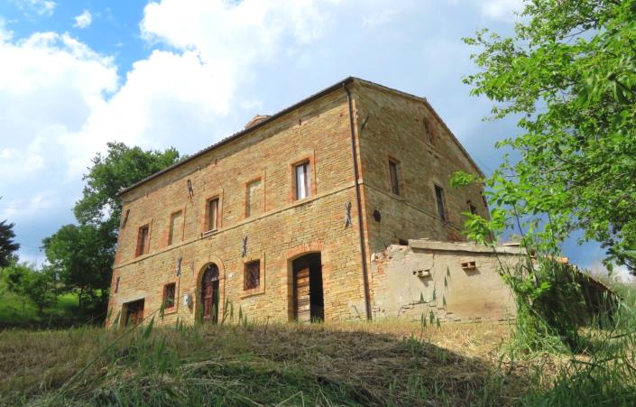 Image No.4-Maison de campagne de 4 chambres à vendre à Tolentino