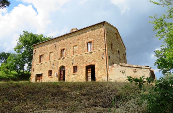 Image No.5-Maison de campagne de 4 chambres à vendre à Tolentino