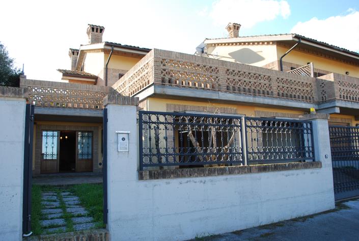 Image No.2-3 Bed Semi-Detached for sale