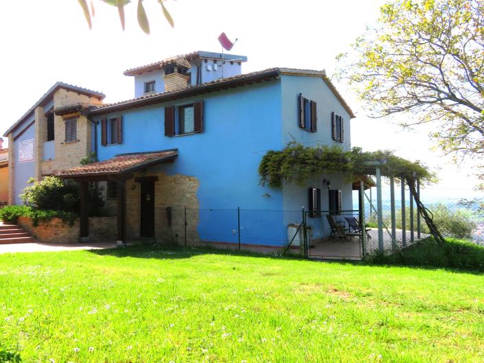 Image No.2-Propriété de pays de 3 chambres à vendre à Tolentino