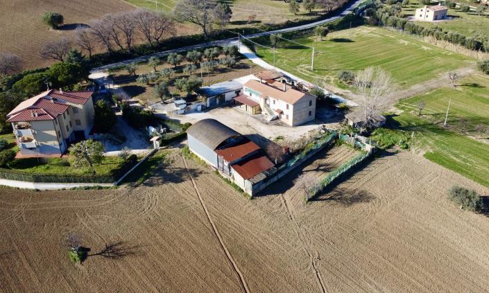 Image No.2-Propriété de pays de 3 chambres à vendre à Civitanova Marche