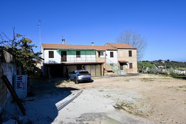 Image No.6-Propriété de pays de 3 chambres à vendre à Civitanova Marche