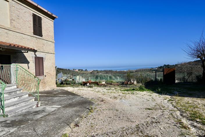 Image No.7-Propriété de pays de 3 chambres à vendre à Civitanova Marche
