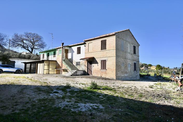 Image No.8-Propriété de pays de 3 chambres à vendre à Civitanova Marche