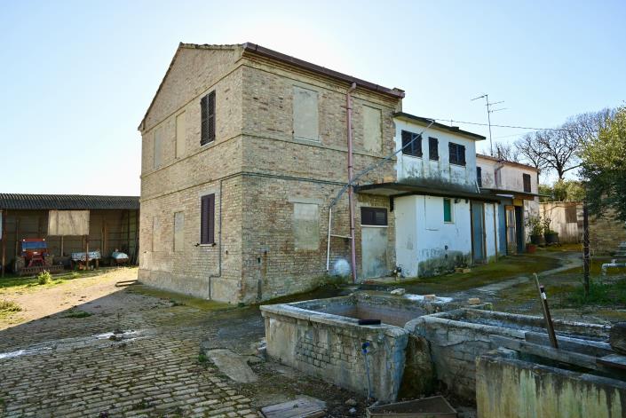 Image No.9-Propriété de pays de 3 chambres à vendre à Civitanova Marche