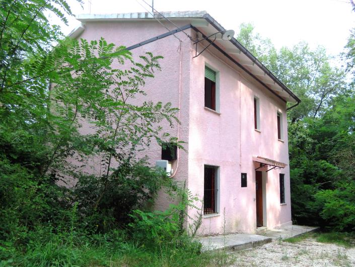 Image No.2-Propriété de pays de 5 chambres à vendre à Sarnano