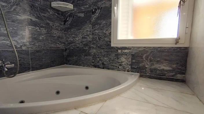 Image No.17-3 Bed Apartment for sale