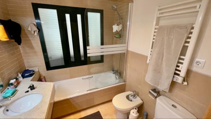 Image No.20-2 Bed Apartment for sale