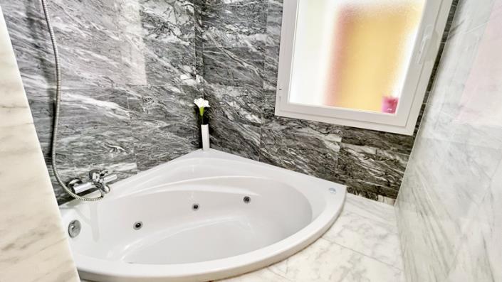 Image No.28-2 Bed Apartment for sale