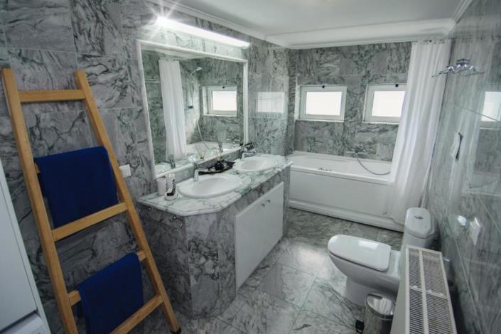 Image No.37-5 Bed Villa for sale