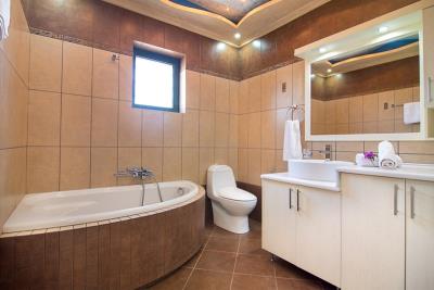 Luxury-Villa-for-sale-in-Almyrida-2